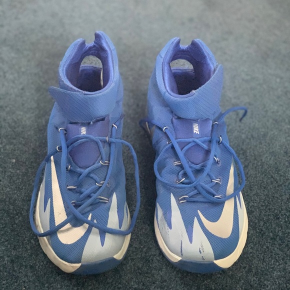 Nike basketball shoe - Picture 1 of 4